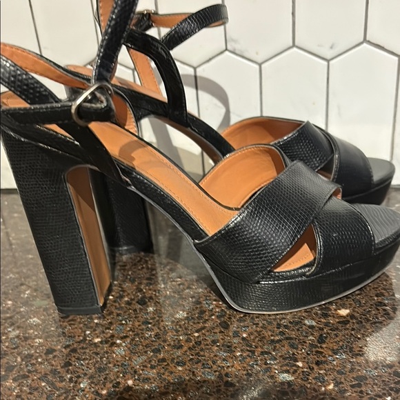 H&M Black platform, snakeskin pattern Leather Women's Sandals, size 9.5 - Picture 4 of 7